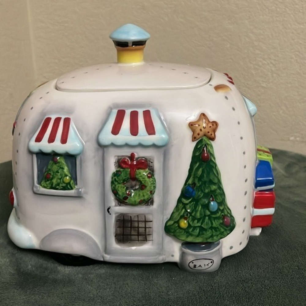Robin Roderick Ceramic‎ Camper Christmas Cookie Jar w/Lid Airstream RV